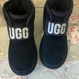 Girls Ugg boot